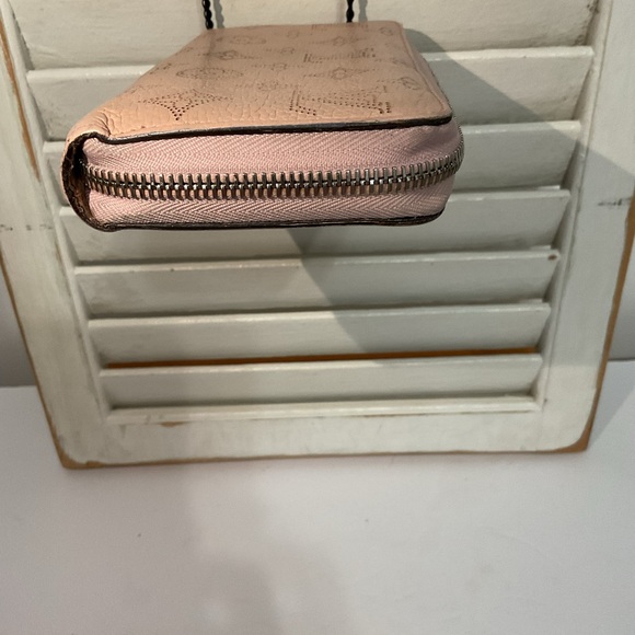 Louis Vuitton Zippy Wallet Mahina Leather Rose Jamin Pink - Picture 4 of 15